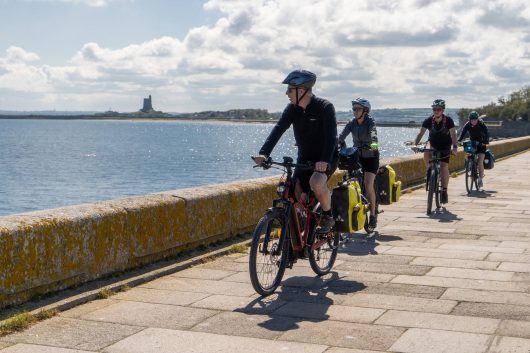 Sur la Velomaritime, à Saint-Vaast-la-Hougue