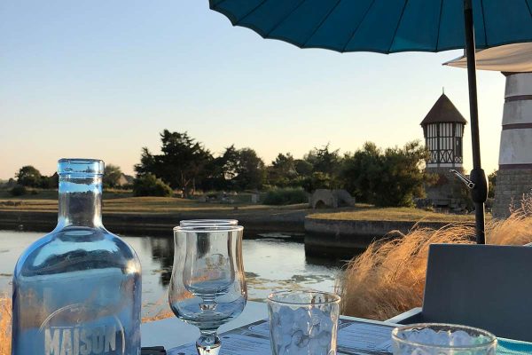 Vue sur le Moulin depuis la terrasse du restaurant La Maison Bleue