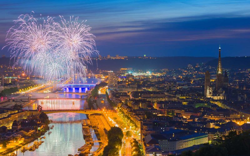 Feu d'artifice sur la Seine à Rouen
