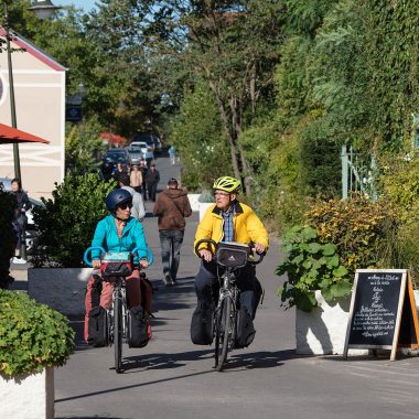 couple à vélo à Giverny