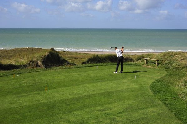 Golfeur sur le parcours du golf de Granville