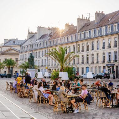 Terrasse de restaurant sur la Place saint-Sauveur à Caen